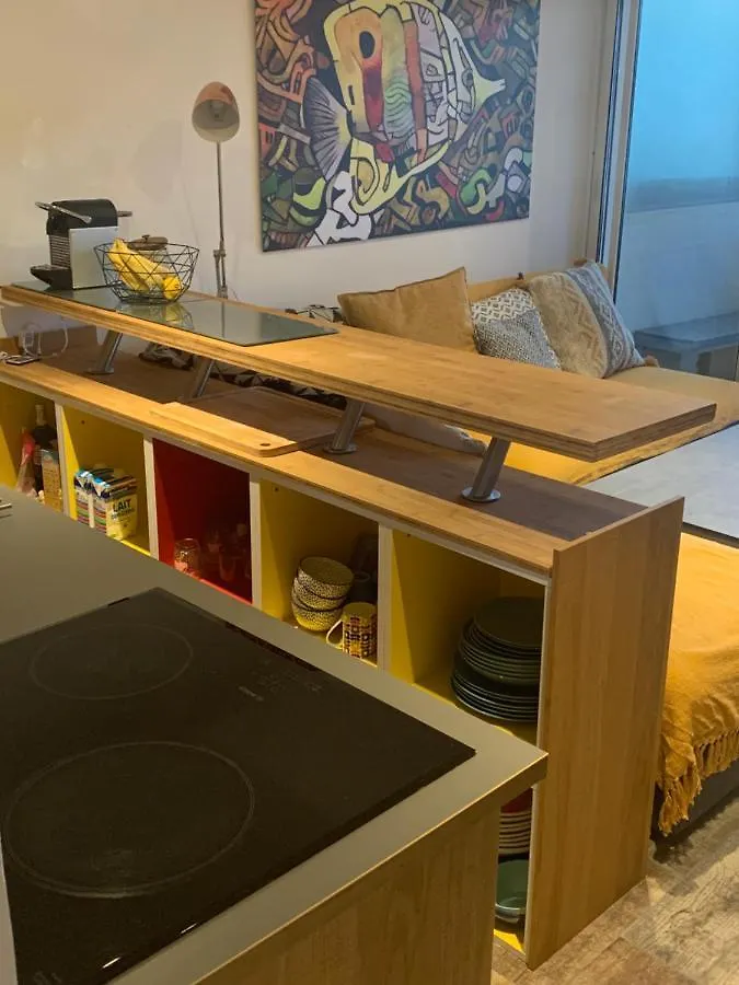 Appartement T3 Les pieds dans l'eau, plage du Cros, vue mer à Six-Fours-les-Plages