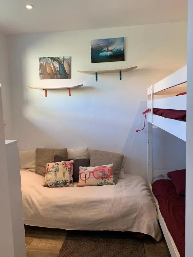 Appartement T3 Les pieds dans l'eau, plage du Cros, vue mer à Six-Fours-les-Plages France