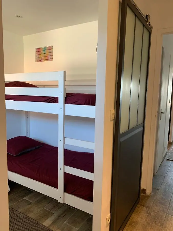 Appartement T3 Les pieds dans l'eau, plage du Cros, vue mer à Six-Fours-les-Plages 0*,