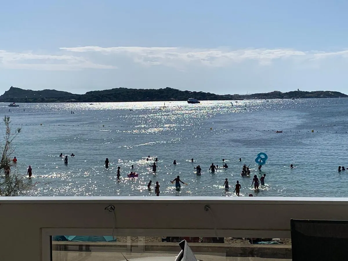 Appartement T3 Les pieds dans l'eau, plage du Cros, vue mer à Six-Fours-les-Plages France