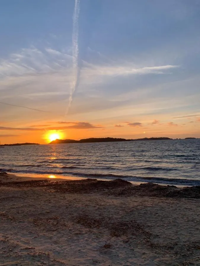 Appartement T3 Les pieds dans l'eau, plage du Cros, vue mer à Six-Fours-les-Plages France