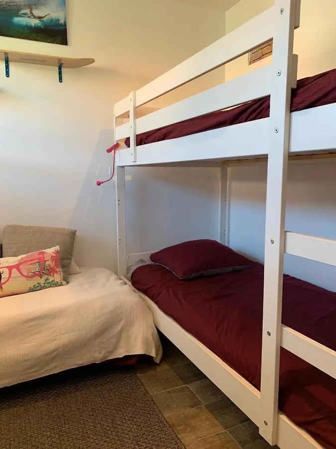 Appartement T3 Les pieds dans l'eau, plage du Cros, vue mer à Six-Fours-les-Plages