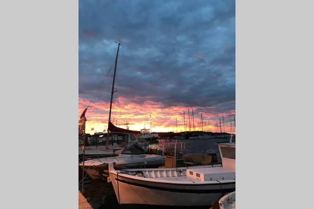 T3 Les Pieds Dans L'Eau, Plage Du Cros, Vue Mer Apartment Six-Fours-les-Plages 0*,  France
