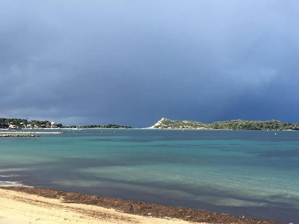 Appartement T3 Les pieds dans l'eau, plage du Cros, vue mer à Six-Fours-les-Plages 0*,