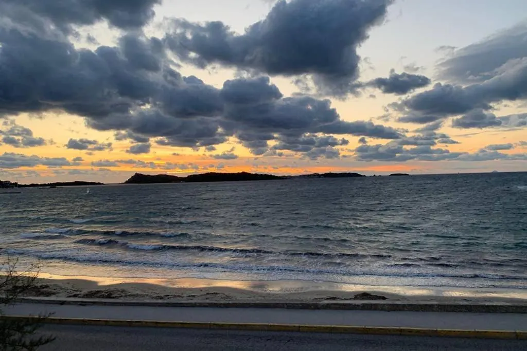 Appartement T3 Les pieds dans l'eau, plage du Cros, vue mer à Six-Fours-les-Plages 0*,